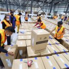 El regreso a la modalidad presencial en el exterior implica coordinar la logística de envío de papeletas.