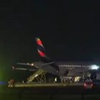 Se encendieron las alarmas en el Aeropuerto de Santiago, tras una amenaza de bomba en un avión procedente de Ecuador