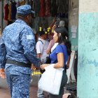 Los agentes vigilan el centro de Guayaquil