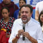 Fotografía de archivo en la que se registró al alcalde de Quito, Pabel Muñoz, quien explico que existen dos focos de conflagración en los que trabajan un total de 120 bomberos con medio centenar de vehículos desplegados.