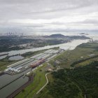 Congestión. Se observa el Puerto de Balboa, con 130 barcos que esperan avanzar. Situación se deriva de la falta de agua por sequía.