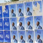 Afiches del presidente depuesto, Ali Bongo.