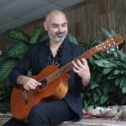 Juan Dahik estudió producción musical en Berklee (Boston)