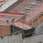 Control. En la cárcel de Turi los presos se oponen a traslados.