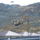Situación. El polvo de las voladuras por la extracción de materiales pétreos llega hasta las residencias que están junto a estas canteras.