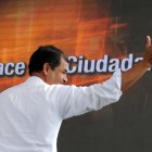 El entonces presidente Rafael Correa durante el enlace sabatino 367, transmitido desde la parroquia Tumbaco, en la provincia de Pichincha.