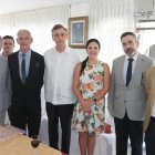 Rodolfo Del Pino, Fernando Mendoza, Pedro Sanz, Verónica Baquerizo, Manuel Dieguez y Carlos Ortega. Atrás, Andrés Bayolo y Roberto García.