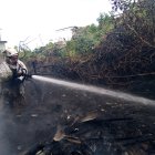 Riesgo. Varios conatos de incendio se han reportado en los solares vacíos repletos de maleza, en Playas.