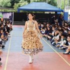 Los estudiantes de Copol utilizaron material reciclado para elaborar las prendas que lucieron en la pasarela.