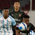 Las opuestas realidades de los equipos se evidenció en la cancha donde los albos