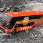 El medio de transporte fue sacado del afluente con maquinaria que se encontraba en la zona de erosión regresiva.