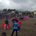 Las corridas de toros populares son comunes en ciertas comunidades rurales andinas.