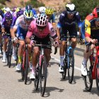 Jonathan Caicedo (c) estuvo cerca de ganar la etapa 11 de la ronda española.