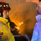 Esta noche el trabajo se centrará en labores de control del fuego para intentar apagarlo en la mañana con apoyo de helicópteros, ha dicho Pabel Muñoz.