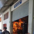 Daños. Las llamas consumieron colchones y otros materiales que se guardaban en las bodegas de ese reparto militar.