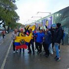 Hinchas ecuatorianos en los alrededores del estadio Monumental en buennos Aires, Argentina.