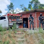 Compra. En la actualidad los policías tienen que adquirir sus chalecos antibalas según su capacidad económica.