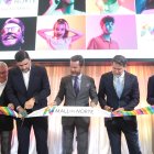 El alcalde de Guayaquil, Aquiles Álvarez, junto al gobernador del Guayas, Francesco Tabacchi, realizaron el corte oficial de la cinta de inauguración del Mall del Norte