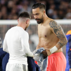El intercambio de camiseta de Lionel Messi y Hernán Galíndez.