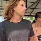 Autoridades tailandesas concluyeron que el asesinato del médico colombiano, Edwin Arrieta (de camiseta blanca), había sido premeditado.