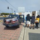 Los familiares llevaron los féretros hasta la comuna San Pablo, de Santa Elena.