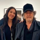 Al Pacino y Noor Alfallah, una pareja dispareja.