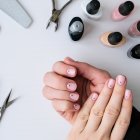 Si estás en apuro, te ayudamos con algunas ideas para tus uñitas.