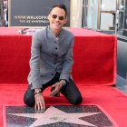 El salsero recibió su estrella en Hollywood.