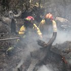 Tarea. Varias instituciones se unieron para sofocar las llamas en Puembo.