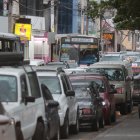 Guayaquil. En Guayaquil, las vías del norte, del centro y del sur, así como los buses, pasan colapsados. Las horas pico son consideradas infernales.