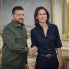Volodimir Zelenski, presidente de Ucrania, y Annalena Baerbock, ministra de Exteriores de Alemania.
