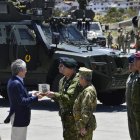 Ceremonia. El presidente Guillermo Lasso entregó los automotores a las autoridades militares