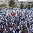 Cientos de israelíes protestaron la tarde de este lunes 11 de septiembre ante una ley que debilita a la Justicia.