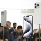 Vista del nuevo iPhone 15 de Apple tras su lanzamiento en el Apple Park de Cupertino, California