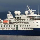 El "Ocean Explorer" se atoró en un accidente en la bahia Alpefjord y lo dejó inoperante