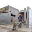 Hecho. La obra sigue erigiéndose a paso lento. Hoy se cumplió el plazo fijado para realizar la entrega de este centro de salud municipal.