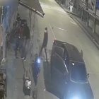 Ataque. En esta imagen se observa al perro que ladra desde la puerta a los criminales.