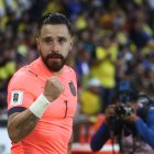 En la última jugada del encuentro entre Ecuador y Uruguay, el arquero Hernán Galíndez impactó al charrúa Facundo Torres.