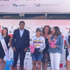 Miryam Núñez en el podio como la ganadora del prólogo de la Volta a Portugal.