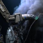 Fotografía cedida por el Schmidt Ocean Institute que muestra la toma de muestras en un respiradero hidrotermal, en la Islas Galápagos