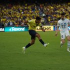 Las gambetas del volante ecuatoriano han llamado la atención en Europa. Lo apodaron la "Pulguita" tras su debut con la selección de Ecuador.