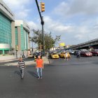 Señaléticas. A lo largo de las avenidas Carlos Luis Plaza Dañín y Francisco de Orellana, como en sus intersecciones, no hay división de carriles ni pasos cebras.