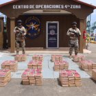 Agentes del Servicio Nacional Aeronaval (Senan) decomisaron 1.060 paquetes con droga en una operación en el río La Maestra.