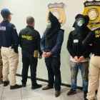 Dos de los tres brasileños detenidos por agentes paraguayos.