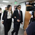 Diligencia. Walter Macías llegó a la Unidad de la Familia acompañado de su esposa para escuchar el fallo.