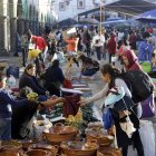 Tradición. Personas participan en el trueque milenario en el municipio de San Pedro Cholula (Puebla, México).