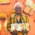 La poeta y decimera esmeraldeña hablando sobre la importancia de visibilizar la historia del pueblo afro.