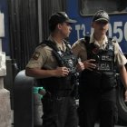 Los uniformados están en los exteriores de las paradas de la Metrovía realizando controles.