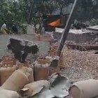 Varios tanques de gas se encontraron en el lugar.