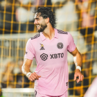 Campana, como 9 de área, encontró el balón, hizo un sobrerito al defensa y venció -con un remate.